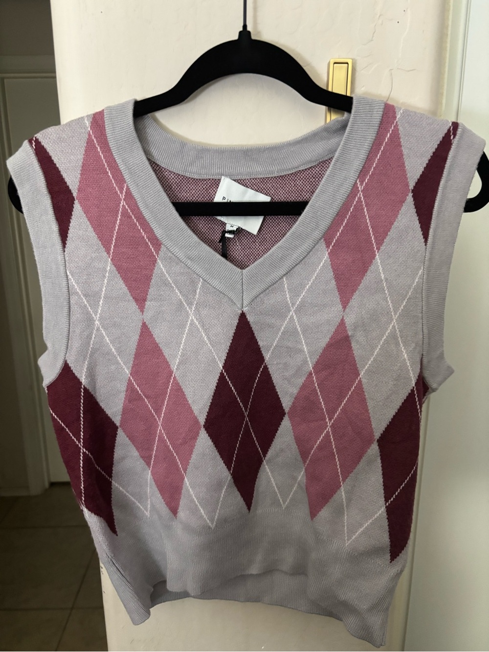 NWT Pink Rose Sleeveless Argyle Knit V-Neck Top in Gray and Burgundy, Size Med